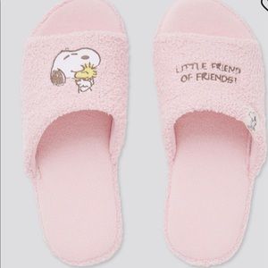 Uniqlo Peanut slippers